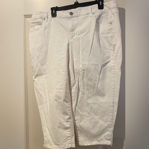 Gloria Vanderbilt Women’s White Capri